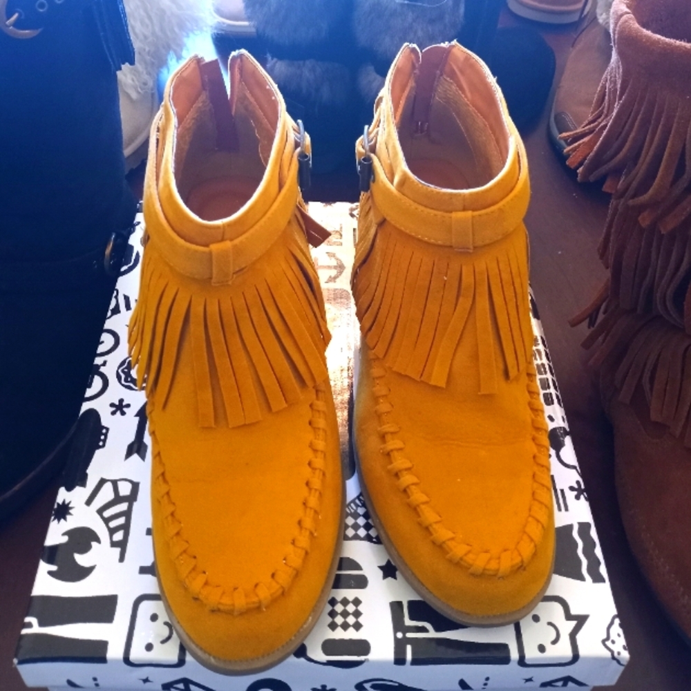ANKLE BOOTS